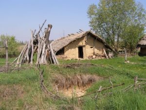 Archeopark ve Všestarech vám názorně ukáže nejen válečnictví a kovotepectví doby bronzové.